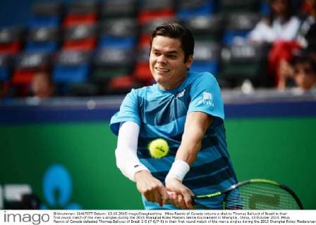 Milos Raonic of Canada returns a shot to Thomaz Bellucci of Brazil in their first round match of the men s singles during the 2015 Shanghai Rolex Masters tennis tournament in Shanghai, China, 13 October 2015. Milos Raonic of Canada defeated Thomaz Bellucci of Brazil 2-0 (7-6 7-6) in their first round match of the men s singles during the 2015 Shanghai Rolex Masters tennis tournament in Shanghai, China, 13 October 2015. Milos Raonic ousts Thomaz Bellucci at Shanghai Rolex Masters  20151013_32184