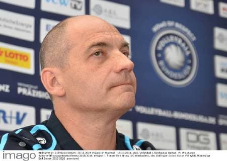 13.10.2015, xtkx, Volleyball 1.Bundesliga Damen, VC Wiesbaden Saisoneröffnungspressekonferenz 2015 2016, emspor .l. Trainer Dirk Gross (VC Wiesbaden),