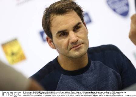 Roger Federer of Switzerland attends a press conference PK Pressekonferenz after being defeated by Albert Ramos-Vinolas of Spain in their second round match of the men s singles during the 2015 Shanghai Rolex Masters tennis tournament in Shanghai, China, 13 October 2015. Roger Federer was upset in his opening match at the Shanghai Masters on Tuesday (13 October 2015) by Spanish qualifier Albert Ramos-Vinolas 7-6 (4), 2-6, 6-3. Federer looked rusty from the outset, failing to convert two break points in the opening set and making a flurry of backhand errors to lose the tiebreaker. Ramos-Vinolas then broke the 17-time major winner in the eighth game of the third set with a forehand winner down the line and held the next game to close it out. Federer hasn t played since helping Switzerland win a Davis Cup match the week after falling to Novak Djokovic in the final of the U.S. Open. The last time he and Ramos-Vinolas played at Wimbledon in 2012, the Spaniard only won three games. Federer upset in opening match at Shanghai Masters  20151013_51337