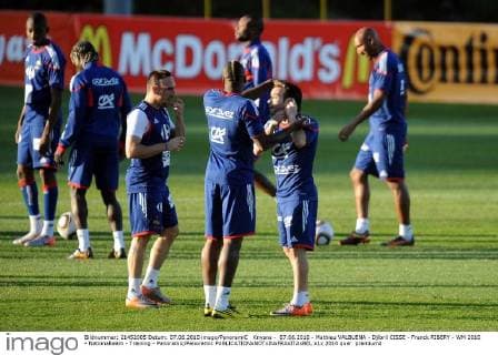 Knysna - 07.06.2010 - Mathieu VALBUENA - Djibril CISSE - Franck RIBERY - WM 2010 - Nationalteam - Training - Panoramic Panoramic 