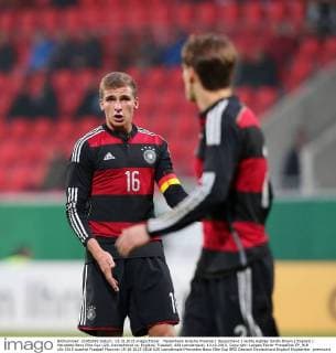 Heidenheim Grischa Proemel ( Deutschland ) rechts Asjhley Smith-Brown ( England ) Mercedes-Benz Elite Cup U20, Deutschland vs. England, Fussball, U20 Laenderspiel, 13.10.2015, Copyright: Langer Eibner-Pressefoto EP_HLR