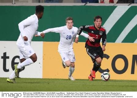 Heidenheim Ryan Kent ( England ) rechts Maximilian Wittek ( Deutschland ) Mercedes-Benz Elite Cup U20, Deutschland vs. England, Fussball, U20 Laenderspiel, 13.10.2015, Copyright: Langer Eibner-Pressefoto EP_HLR