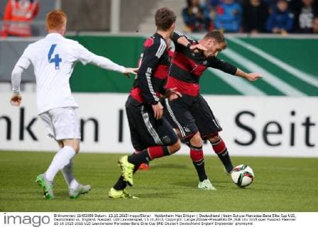 Heidenheim Max Dittgen ( Deutschland ) beim Schuss Mercedes-Benz Elite Cup U20, Deutschland vs. England, Fussball, U20 Laenderspiel, 13.10.2015, Copyright: Langer Eibner-Pressefoto EP_HLR