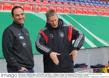 Heidenheim Trainer Frank Schmidt (1.FC Heidenheim) rechts Trainer Frank Wormuth ( Deutschland ) Mercedes-Benz Elite Cup U20, Deutschland vs. England, Fussball, U20 Laenderspiel, 13.10.2015, Copyright: Langer Eibner-Pressefoto EP_HLR