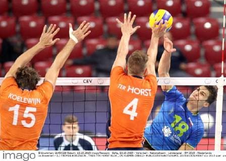 Sofia, 13.10.2015 - Volleyball - Nationalteam - Länderspiel - EM 2015 - Niederlande vs Slowenien - (L) THOMAS KOELEWIJN , THIJS TER HORST BLOK , (R) KLEMEN CEBULJ -  20151013CSJP3067