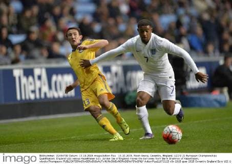13.10.2015. Ricoh Arena, Coventry, England. U21 U 21 European Championships Qualification. England U21 versus Kazakhstan U21. Jordon Ibe of England moves the ball away from Berik Shaikhov of Kazakhstan. xAndyxThompsonx  ActionPlus11672123