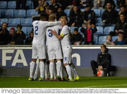 13.10.2015. Ricoh Arena, Coventry, England. U21 U 21 European Championships Qualification. England U21 versus Kazakhstan U21. England celebrate scoring their first goal through Ruben Loftus-Cheek taking them 1-0 up. xAndyxThompsonx  ActionPlus11672154