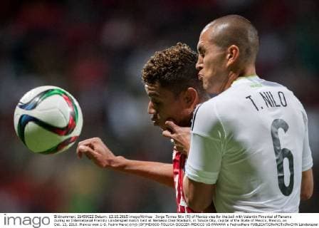 Jorge Torres Nilo (R) of Mexico vies for the ball with Valentin Pimentel of Panama during an International Friendly Länderspiel match held at Nemesio Diez Stadium, in Toluca City, capital of the State of Mexico, Mexico, on Oct. 13, 2015. Mexico won 1-0. Pedro Mera) (rhj) (SP)MEXICO-TOLUCA-SOCCER-MEXICO VS PANAMA e PedroxMera 