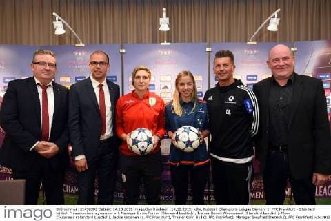 14.10.2015, xjhx, Fussball Champions League Damen, 1. FFC Frankfurt - Standard Lüttich Pressekonferenz, emspor v.l. Manager Denis Franco (Standard Luettich), Trainer Benoit Waucomont (Standard Luettich), Maud Coutereels (Standard Luettich), Jackie Groenen (1.FFC Frankfurt), Trainer Colin Bell (1.FFC Frankfurt), Manager Siegfried Dietrich (1.FFC Frankfurt)