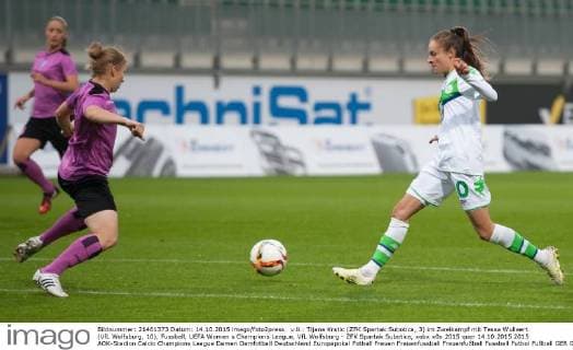 v.li.: Tijana Krstic (ZFK Spartak Subotica, 3) im Zweikampf mit Tessa Wullaert (VfL Wolfsburg, 10), Fussball, UEFA Women s Champions League, VfL Wolfsburg - ZFK Spartak Subotica, xobx