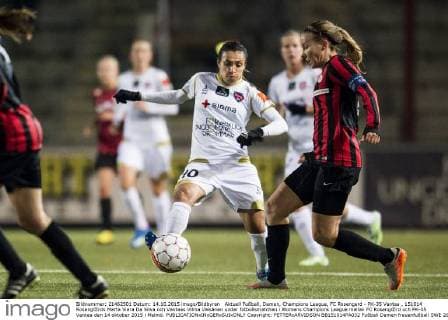 Aktuell Fußball, Damen, Champions League, FC Rosengard - PK-35 Vantaa , 151014 Roseng?rds Marta Viera Da Silva och Vantaas Vilma Väisänen under fotbollsmatchen i Womens Champions League mellan FC Roseng?rd och PK-35 Vantaa den 14 oktober 2015 i Malmö.  Copyright: PETTERxARVIDSON BB151014PA032