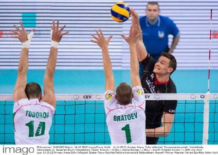 14.10.2015, Armeec Arena, Sofia Volleyball, Europameisterschaft, Viertelfinale, Deutschland vs. Bulgarien Block Doppelblock Teodor Todorov ( 14 BUL), Georgi Bratoev ( 1 BUL) - Angriff Christian Fromm ( 1 GER)