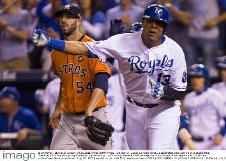 October 14, 2015: Salvador Perez 13 celebrates after scoring on a double from Alex Rios 15 of the Kansas City Royals during Game 5 of the Divisional Series Playoff between the Houston Astros and the Kansas City Royals at Kauffman Stadium in Kansas City, MO. MLB Baseball Herren USA 2015: Astros vs Royals OCT 14 - ZUMAc04_