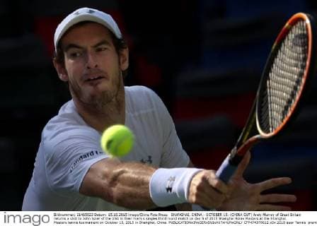 SHANGHAI, CHINA - OCTOBER 15: (CHINA OUT) Andy Murray of Great Britain returns a shot to John Isner of the USA in their men s singles third round match on day 5 of 2015 Shanghai Rolex Masters at the Shanghai Masters tennis tournament on October 15, 2015 in Shanghai, China.  CFP474376012 