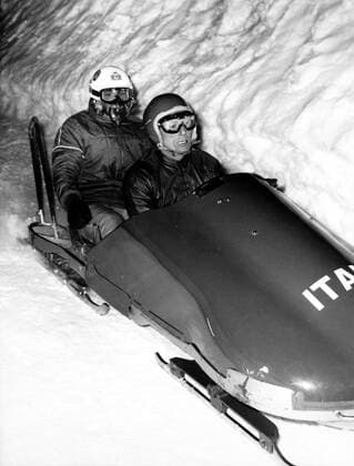 Olympische Winterspiele in Grenoble: Eugenio Monti und Luciano De Paolis (Italien) im Zweierbob