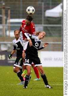 v.li.: Yuki Ogimi (Frankfurt, 9), Maud Coutereels (Standard de Liege, 17), Kathrin-Julia Hendrich (Kathi Hendrich, Frankfurt, 4), Kopfball, header, Aktion, Action, Fussball, UEFA Women s Champions League, 1. FFC Frankfurt - Standard Lüttich, xozx
