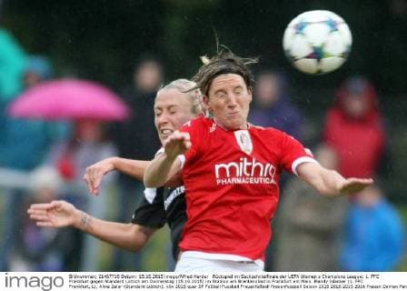 Rückspiel im Sechzehntelfinale der UEFA Women s Champions League: 1. FFC Frankfurt gegen Standard Lüttich am Donnerstag (15.10.2015) im Stadion am Brentanobad in Frankfurt am Main. Mandy Islacker (1. FFC Frankfurt, L), Aline Zeler (Standard Lüttich).