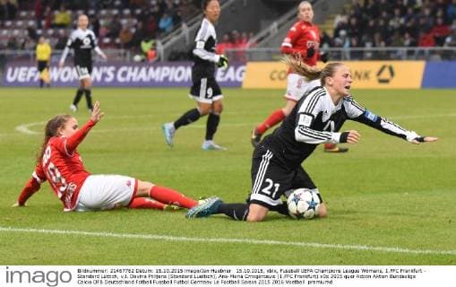 15.10.2015, xblx, Fussball UEFA Champions League Womans, 1.FFC Frankfurt - Standard Lüttich, v.l. Davina Philjens (Standard Luettich), Ana-Maria Crnogorcevic (1.FFC Frankfurt)