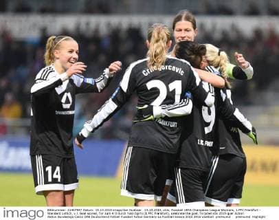 15.10.2015, xblx, Fussball UEFA Champions League Womans, 1.FFC Frankfurt - Standard Lüttich, v.l. Goal scored, Tor zum 4:0 durch Yuki Ogimi (1.FFC Frankfurt), celebrate the goal, Torjubel
