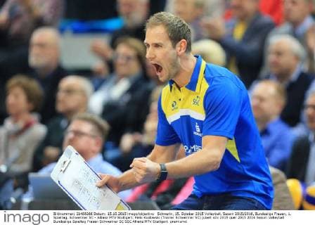 Schwerin, 15. October 2015 Volleyball, Saison 2015 2016, Bundesliga Frauen, 1. Spieltag, Schweriner SC - Allianz MTV Stuttgart: Felix Koslowski (Trainer Schweriner SC) jubelt