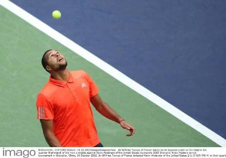 Jo-Wilfried Tsonga of France reacts as he bounces a ball on his head in the quarter-final match of the men s singles against Kevin Anderson of the United States during the 2015 Shanghai Rolex Masters tennis tournament in Shanghai, China, 16 October 2015. Jo-Wilfried Tsonga of France defeated Kevin Anderson of the United States 2-1 (7-6 5-7 6-4) in their quarter-final match of the men s singles during the 2015 Shanghai Rolex Masters tennis tournament in Shanghai, China, 16 October 2015. Jo-Wilfried Tsonga eliminates Kevin Anderson to advance to semi-final at Shanghai Rolex Masters  20151016_49448