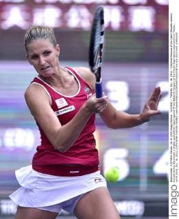 (151016) -- TIANJIN, Oct. 16, 2015 -- Karolina Pliskova of the Czech Republic returns the ball during the women s singles quarterfinal match against Timea Babos of Hungary at the Tianjin Open tennis tournament in Tianjin, north China, Oct. 16, 2015.) (SP)CHINA-TIANJIN-TENNIS YuexYuewei 