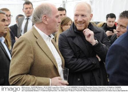 v.li:Uli HOENESS (Höness,Ex Praesident Bayern Muenchen) mit Matthias SAMMER (Sportdirektor Bayern Muenchen). FC Bayern Muenchen: Grundsteinlegung neues Sportgelaende mit Nachwuchsleistungszentrum am 16.10.2015 an der Ingolstaedter Strasse in Froettmaning(Muenchen.