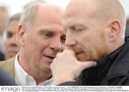 v.li:Uli HOENESS (Höness,Ex Praesident Bayern Muenchen) mit Matthias SAMMER (Sportdirektor Bayern Muenchen). FC Bayern Muenchen: Grundsteinlegung neues Sportgelaende mit Nachwuchsleistungszentrum am 16.10.2015 an der Ingolstaedter Strasse in Froettmaning(Muenchen.