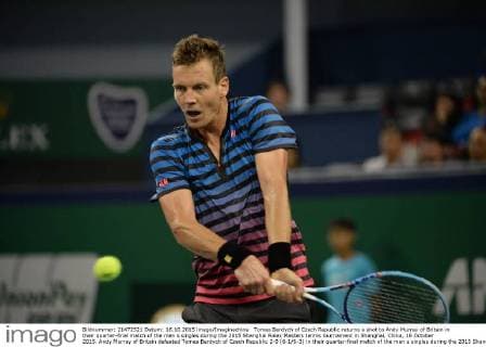 Tomas Berdych of Czech Republic returns a shot to Andy Murray of Britain in their quarter-final match of the men s singles during the 2015 Shanghai Rolex Masters tennis tournament in Shanghai, China, 16 October 2015. Andy Murray of Britain defeated Tomas Berdych of Czech Republic 2-0 (6-1 6-3) in their quarter-final match of the men s singles during the 2015 Shanghai Rolex Masters tennis tournament in Shanghai, China, 16 October 2015. Andy Murray knocks out Tomas Berdych to advance to semi-final at Shanghai Rolex Masters  20151016_51252