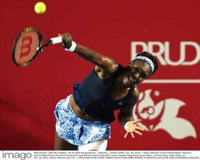 (151016) -- HONG KONG, Oct. 16, 2015 -- Venus Williams of the United States returns a shot to Alize Cornet of France during their quarterfinal match of the WTA Tennis Damen Hong Kong Tennis Open, in Hong Kong, south China, on Oct. 16, 2015. Venus Williams won 2-0. ) (SP)CHINA-HONG KONG-TENNIS-HONG KONG OPEN-WOMEN S SINGLES LoxPingxFai 