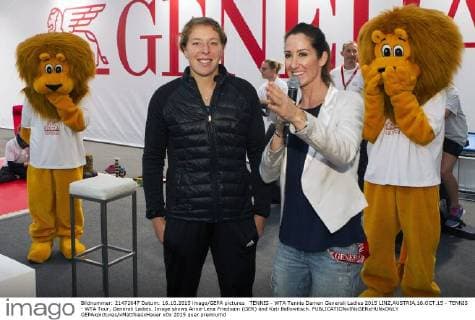 TENNIS - WTA Tennis Damen Generali Ladies 2015 LINZ,AUSTRIA,16.OCT.15 - TENNIS - WTA Tour, Generali Ladies. Image shows Anna-Lena Friedsam (GER) and Kati Bellowitsch. GEPAxpictures xMatthiasxHauer