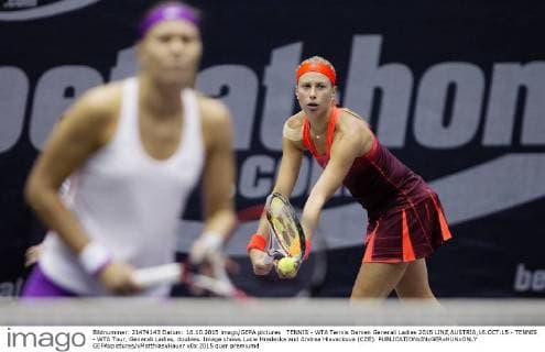 TENNIS - WTA Tennis Damen Generali Ladies 2015 LINZ,AUSTRIA,16.OCT.15 - TENNIS - WTA Tour, Generali Ladies, doubles. Image shows Lucie Hradecka and Andrea Hlavackova (CZE). GEPAxpictures xMatthiasxHauer