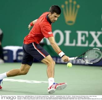 (151017) -- SHANGHAI, Oct. 17, 2015 -- Novak Djokovic of Serbia hits a return during his men s singles semi-final match against Andy Murray of Britain at the Shanghai Masters tennis tournament in Shanghai, east China, October 17, 2015. Novak Djokovic won 2-0.Fan Jun) (SP)CHINA-SHANGHAI-TENNIS-SHANGHAI MASTERS (CN) fanjun 