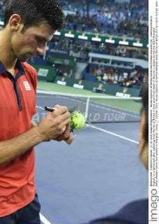 Novak Djokovic of Serbia writes the Chinese character De , meaning Virtue in English, on a tennis ball after defeating Andy Murray of Britain in their semi-final match of the men s singles during the 2015 Shanghai Rolex Masters tennis tournament in Shanghai, China, 17 October 2015. Novak Djokovic of Serbia defeated Andy Murray of Britain 2-0 (6-1 6-3) in their semi-final match of the men s singles during the 2015 Shanghai Rolex Masters tennis tournament in Shanghai, China, 17 October 2015. Novak Djokovic eliminates Andy Murray to advance to final at Shanghai Rolex Masters  20151017_11104