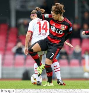 Koeln vl. Irina London (Koeln), Jessica Wich (Leverkusen) 1. FC Koeln - Bayer 04 Leverkusen, Fussball, Frauen, Damen, Allianz Frauen-Bundesliga, Spieltag 6, 17.10.2015 Copyright: Hornx Eibner-Pressefoto EP_bhorn