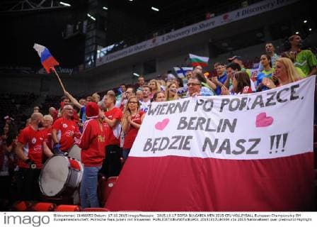 2015.10.17 SOFIA BULGARIA MEN 2015 CEV VOLLEYBALL European Championship EM Europameisterschaft: Polnische Fans jubeln mit Slowenien  20151017LUK004