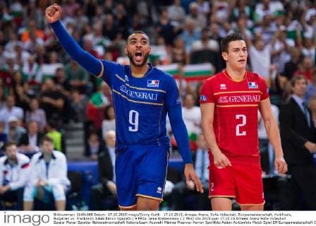 17.10.2015, Armeec Arena, Sofia Volleyball, Europameisterschaft, Halbfinale, Bulgarien vs. Frankreich Jubek Earvin Ngapeth ( 9 FRA), Jenia Grebennikov ( 2 FRA)