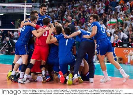 17.10.2015, Armeec Arena, Sofia Volleyball, Europameisterschaft, Halbfinale, Bulgarien vs. Frankreich Jubel Team Frankreich nach Matchball Sieg