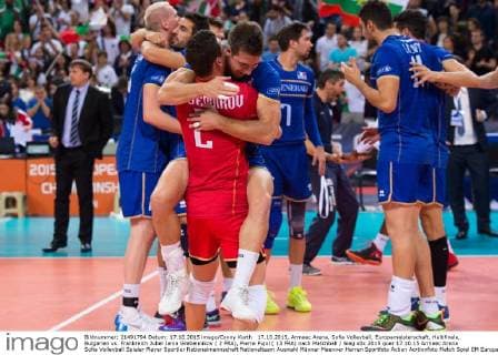 17.10.2015, Armeec Arena, Sofia Volleyball, Europameisterschaft, Halbfinale, Bulgarien vs. Frankreich Jubel Jenia Grebennikov ( 2 FRA), Pierre Pujol ( 13 FRA) nach Matchball Sieg