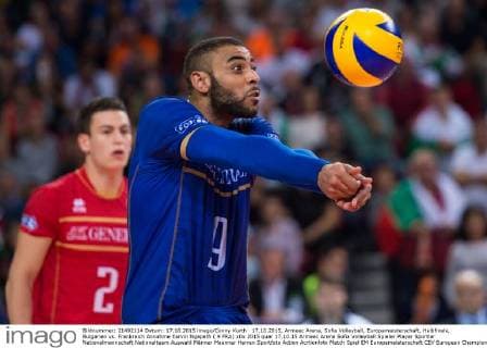 17.10.2015, Armeec Arena, Sofia Volleyball, Europameisterschaft, Halbfinale, Bulgarien vs. Frankreich Annahme Earvin Ngapeth ( 9 FRA)