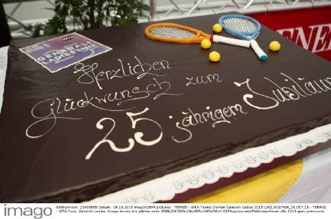 TENNIS - WTA Tennis Damen Generali Ladies 2015 LINZ,AUSTRIA,18.OCT.15 - TENNIS - WTA Tour, Generali Ladies. Image shows the jubilee cake. GEPAxpictures xMatthiasxHauer