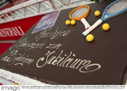TENNIS - WTA Tennis Damen Generali Ladies 2015 LINZ,AUSTRIA,18.OCT.15 - TENNIS - WTA Tour, Generali Ladies. Image shows the jubilee cake. GEPAxpictures xMatthiasxHauer