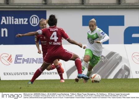 Fußball, Allianz Frauen Bundesliga, VfL Wolfsburg - SC Sand; Isabel Kerschowski (Wolfsburg, 27) gegen Chioma Igwe (Sand, 4). xtgx
