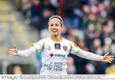 Fußball, Damen SWE, FC Rosengard feiert die Meisterschaft 151018 Rosengards Natasa Andonova jublar under fotbollsmatchen i Damallsvenskan mellan FC Rosengard och Linköpings FC den 18 oktober 2015 i Malmö.  Copyright: LUDVIGxTHUNMAN BB151018LT036