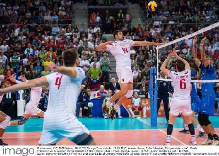 18.10.2015, Armeec Arena, Sofia Volleyball, Europameisterschaft, Finale, Frankreich vs. Slowenien Earvin Ngapeth ( 9 FRA), Kevin Tillie ( 7 FRA), Antonin Rouzier ( 4 FRA), Angriff Nicolas Le Goff ( 14 FRA), Zuspiel Benjamin Toniutti ( 6 FRA)