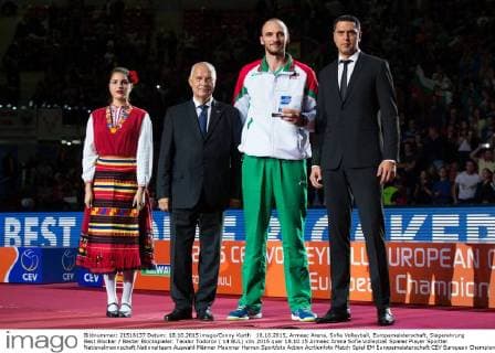 18.10.2015, Armeec Arena, Sofia Volleyball, Europameisterschaft, Siegerehrung Best Blocker Bester Blockspieler: Teodor Todorov ( 14 BUL)