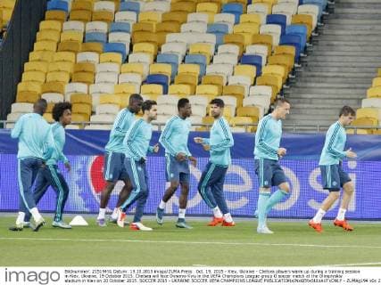 Oct. 19, 2015 - Kiev, Ukraine - Chelsea players warm up during a training session in Kiev, Ukraine, 19 October 2015. Chelsea will face Dynamo Kyiv in the UEFA Champions League group G soccer match at the Olimpiyskiy stadium in Kiev on 20 October 2015. SOCCER 2015 - UKRAINE SOCCER UEFA CHAMPIONS LEAGUE - ZUMAg194