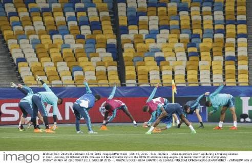 Oct. 19, 2015 - Kiev, Ukraine - Chelsea players warm up during a training session in Kiev, Ukraine, 19 October 2015. Chelsea will face Dynamo Kyiv in the UEFA Champions League group G soccer match at the Olimpiyskiy stadium in Kiev on 20 October 2015. SOCCER 2015 - UKRAINE SOCCER UEFA CHAMPIONS LEAGUE - ZUMAg194