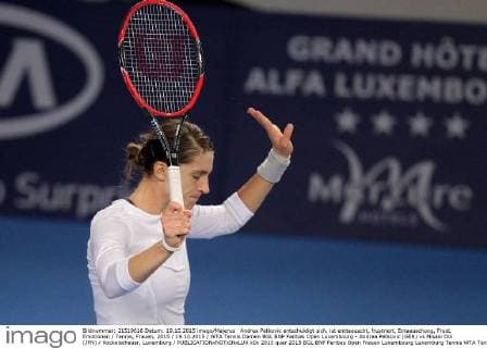 Andrea Petkovic entschuldigt sich, ist enttaeuscht, frustriert, Entaeuschung, Frust, Emotionen Tennis, Frauen, 2015 19.10.2015 WTA Tennis Damen BGL BNP Paribas Open Luxembourg - Andrea Petkovic (GER) vs Misaki Doi (JPN) Kockelscheuer, Luxemburg 