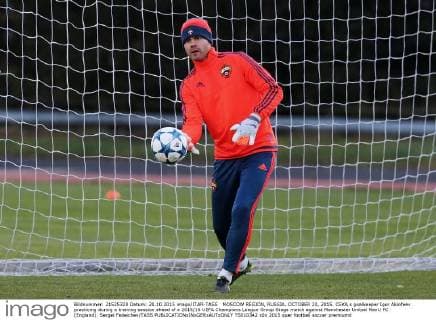 MOSCOW REGION, RUSSIA. OCTOBER 20, 2015. CSKA s goalkeeper Igor Akinfeev practicing during a training session ahead of a 2015 16 UEFA Champions League Group Stage match against Manchester United ManU FC (England). Sergei Fadeichev TASS  TS010342